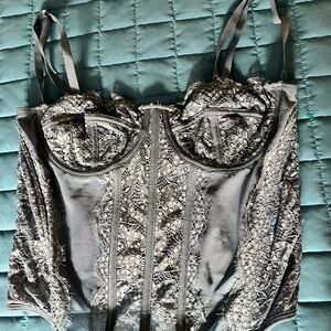 Elegant Lace Bustier in Gray